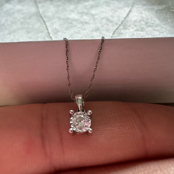 10K white gold diamond pendant necklace with ZEI diamond - Picture 4 of 9